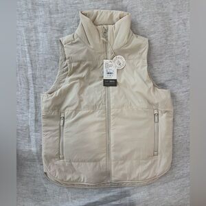 Vuori Women's Beige Puffer Vest. Canyon Insulated Vest